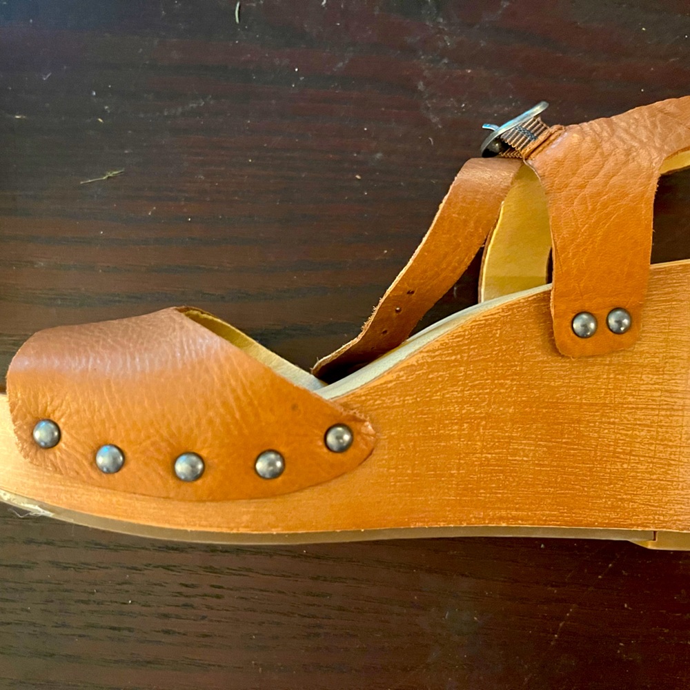 Lucky Brand wedge platform sandals with leather upper